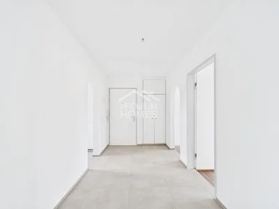 Otro; suelo de baldosas, luz natural, necesita renovación