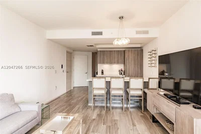 Salon; parquet, lumière naturelle, style moderne, électroménager