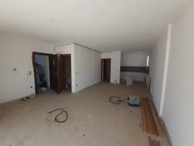 Autre; nécessite rénovation, lumière naturelle