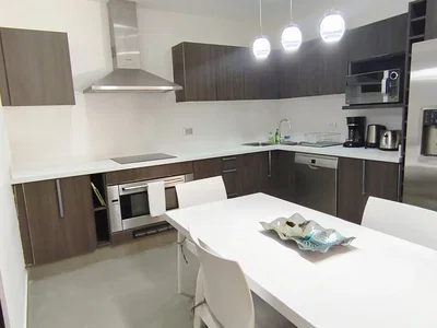 Cuisine; électroménager, lumière naturelle, style moderne