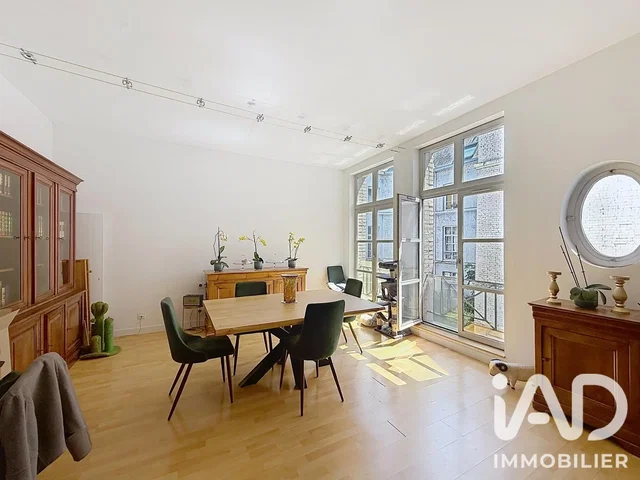 Wohnzimmer; holzboden, tageslicht, moderner stil