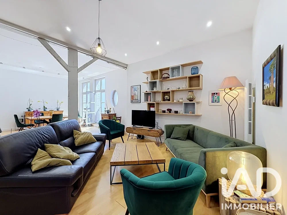 Wohnzimmer; tageslicht, moderner stil, holzboden