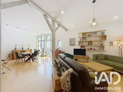 Wohnzimmer; tageslicht, holzboden, moderner stil