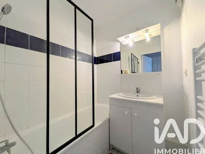 Salle de bain; carrelage, lumière naturelle