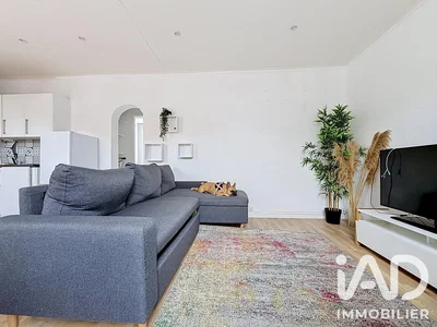 Salon; lumière naturelle, style moderne, parquet