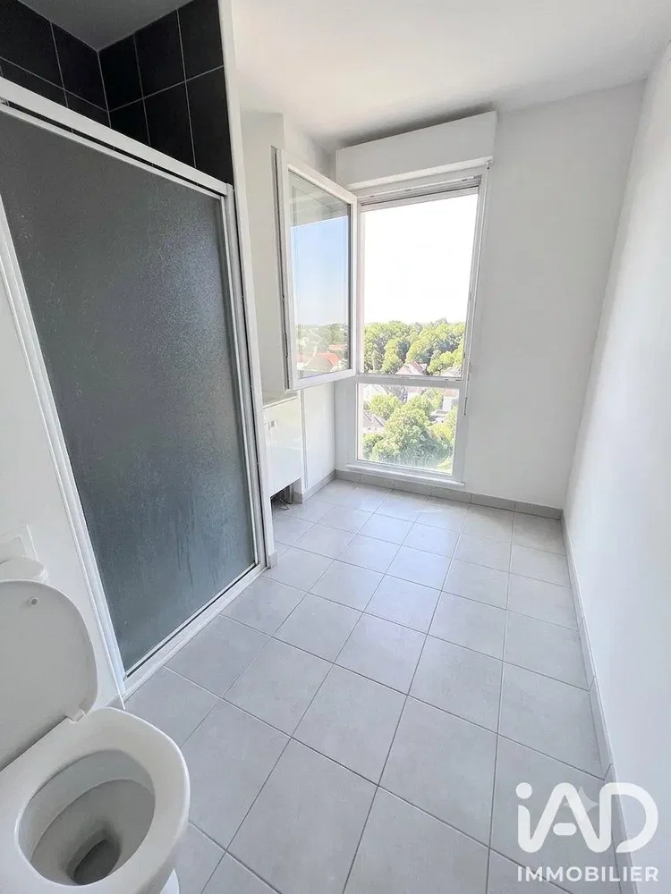 Toilette; tageslicht, fliesenboden, blick