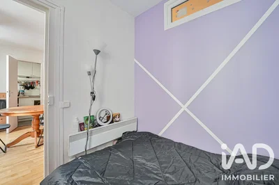 Schlafzimmer; holzboden, tageslicht