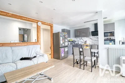 Wohnzimmer; küchengeräte, fliesenboden, tageslicht, moderner stil