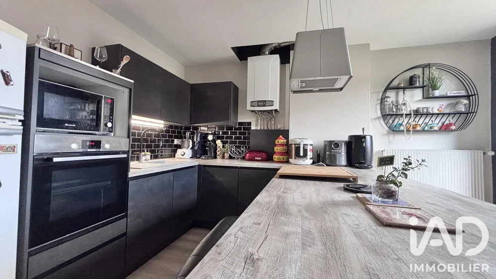 Küche; küchengeräte, holzboden, tageslicht, moderner stil