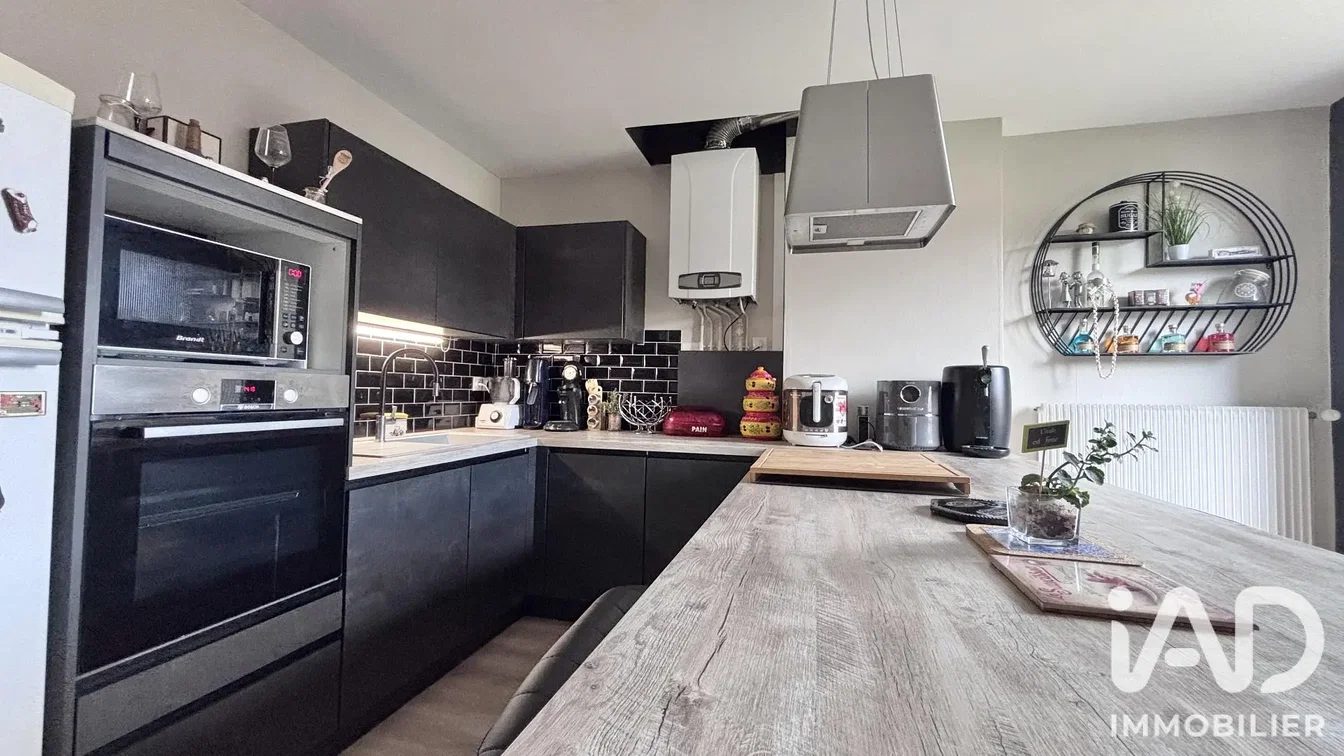 Küche; küchengeräte, holzboden, tageslicht, moderner stil