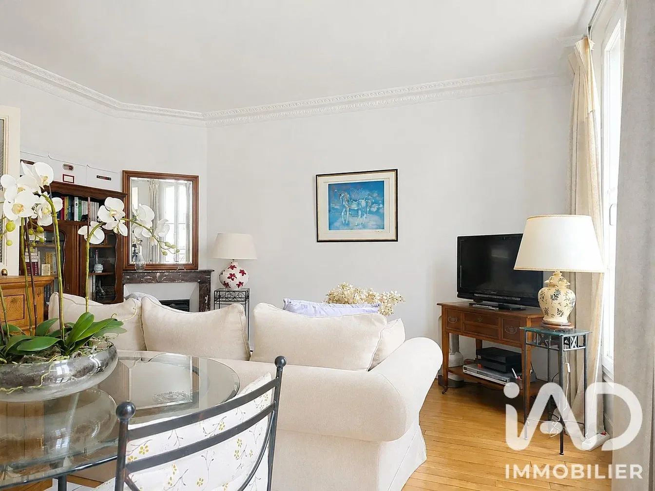Wohnzimmer; holzboden, tageslicht, moderner stil
