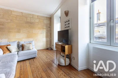 Wohnzimmer; holzboden, tageslicht, moderner stil, blick