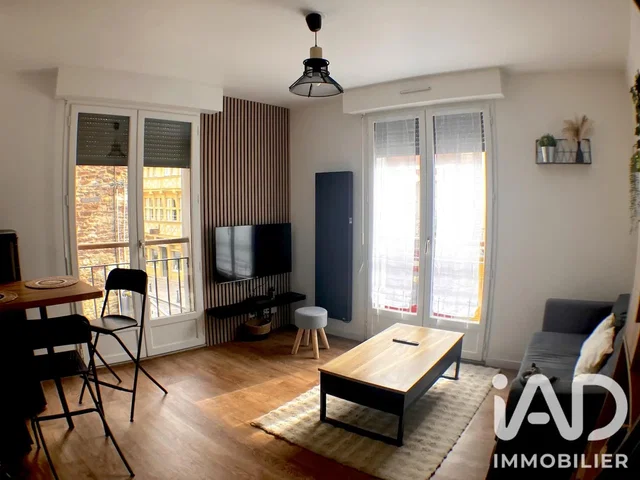 Wohnzimmer; holzboden, tageslicht, moderner stil