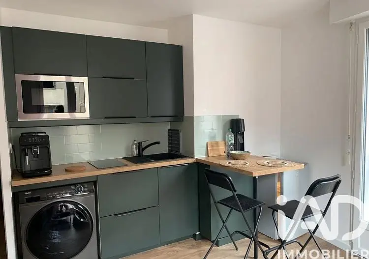Küche; küchengeräte, holzboden, tageslicht, moderner stil