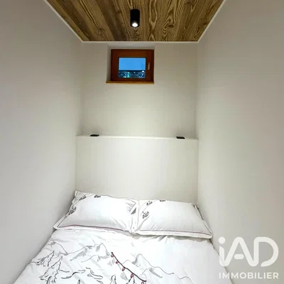 Schlafzimmer; holzbalken, tageslicht