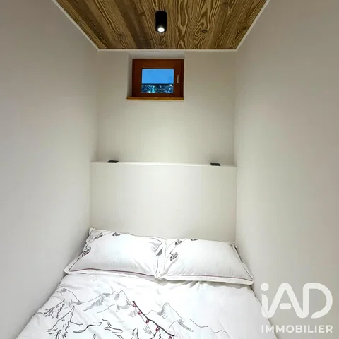 Schlafzimmer; holzbalken, tageslicht