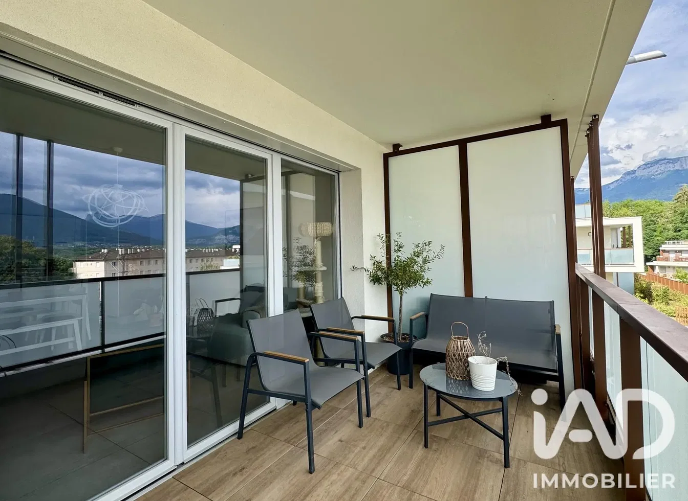Balkon; blick, fliesenboden, tageslicht