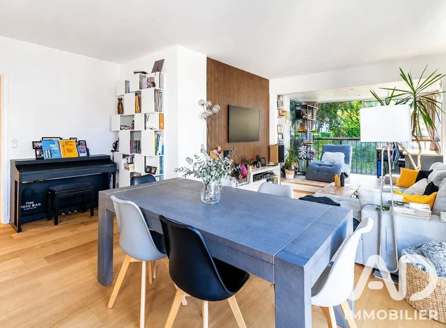 Wohnzimmer; tageslicht, holzboden, moderner stil