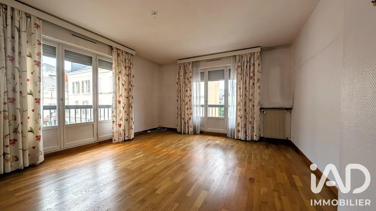 Wohnzimmer; holzboden, tageslicht