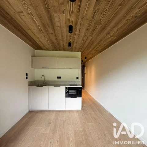 Küche; küchengeräte, holzboden, holzbalken, renoviert, tageslicht