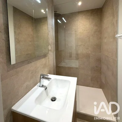 Toilette; fliesenboden, renoviert, tageslicht