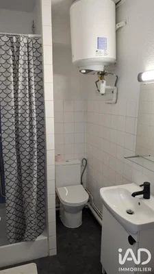 Toilette; warmwasserbereiter, fliesenboden