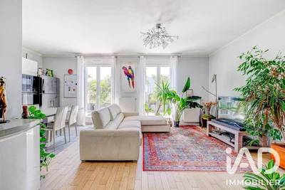 Wohnzimmer; tageslicht, holzboden, moderner stil