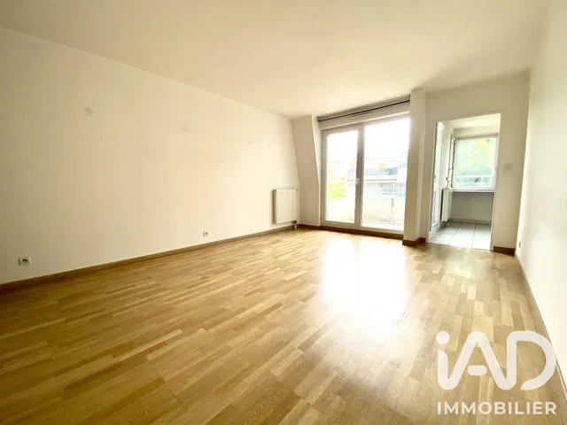 Wohnzimmer; holzboden, tageslicht