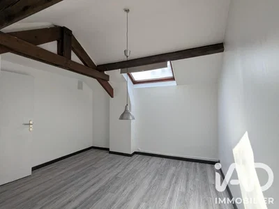 Kinderzimmer; holzbalken, tageslicht