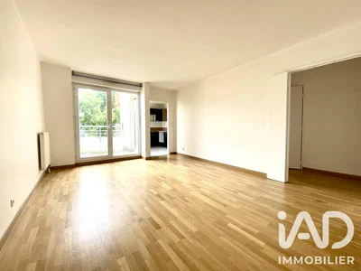 Wohnzimmer; holzboden, tageslicht