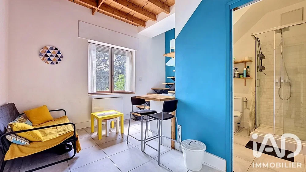 Wohnzimmer; fliesenboden, tageslicht, moderner stil