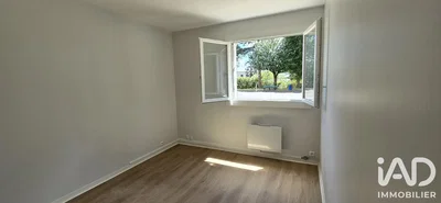 Schlafzimmer; holzboden, tageslicht, blick