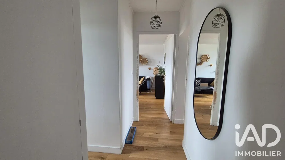 Wohnzimmer; holzboden, tageslicht