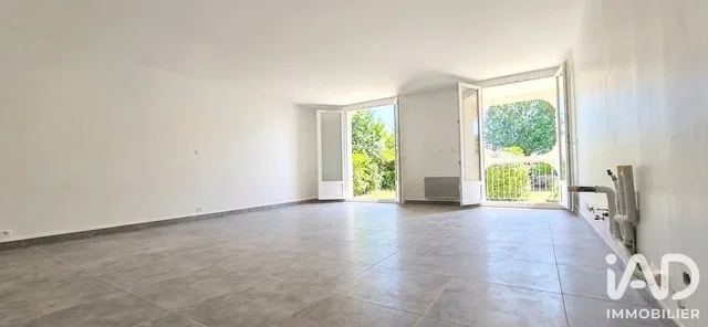 Wohnzimmer; fliesenboden, tageslicht, blick