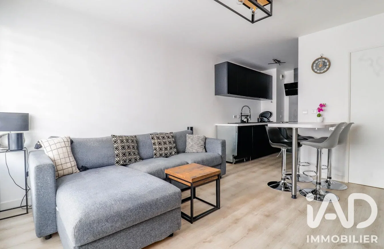 Wohnzimmer; tageslicht, holzboden, moderner stil