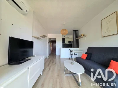 Wohnzimmer; tageslicht, holzboden, moderner stil