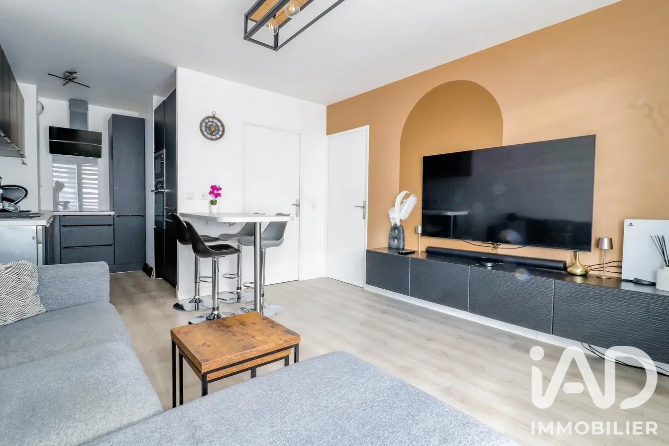 Wohnzimmer; tageslicht, moderner stil, holzboden, küchengeräte