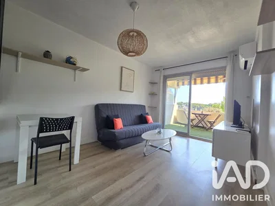 Wohnzimmer; tageslicht, holzboden, moderner stil