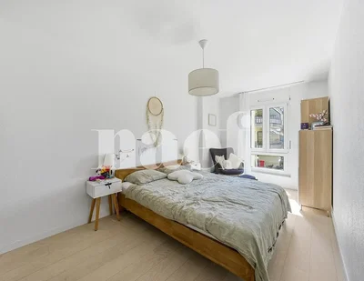 Chambre; parquet, lumière naturelle