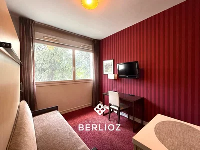 Schlafzimmer; tageslicht, fliesenboden