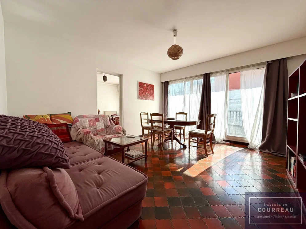 Living room; natural light, tile floor