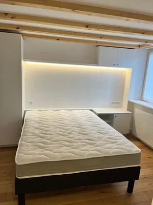 Schlafzimmer; holzboden, tageslicht