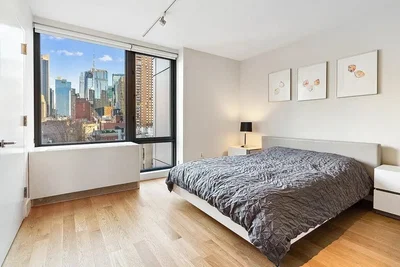 Chambre; vue, parquet, lumière naturelle