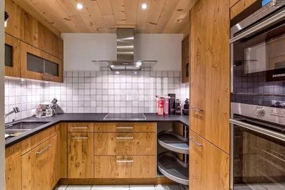 Cuisine; électroménager, parquet, carrelage, rénové, lumière naturelle