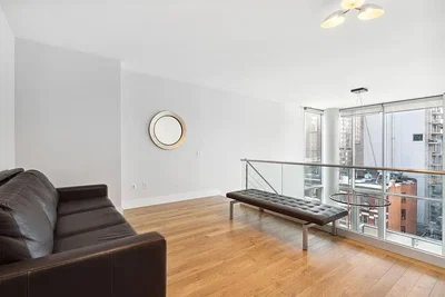 Salon; vue, parquet, lumière naturelle
