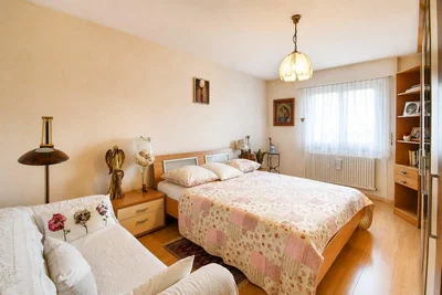 Chambre; lumière naturelle, parquet