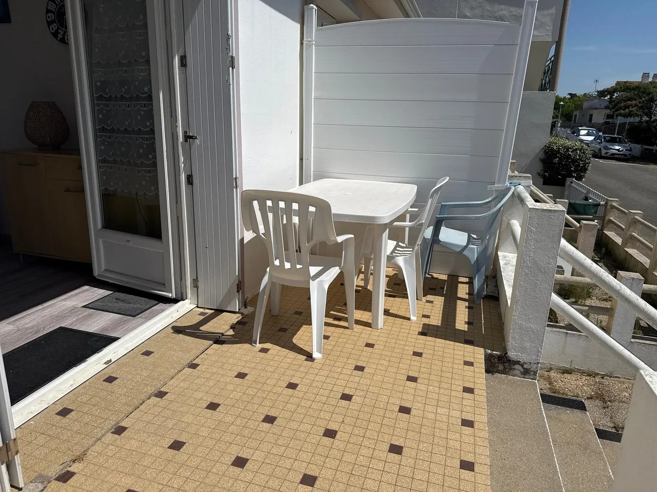 Balkon; pločice, prirodno svjetlo, pogled