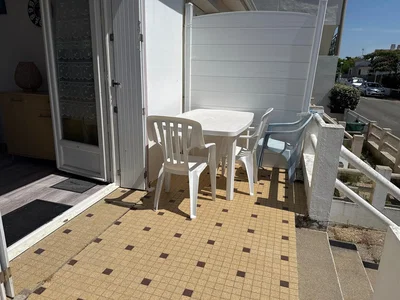 Balkon; pločice, prirodno svjetlo, pogled