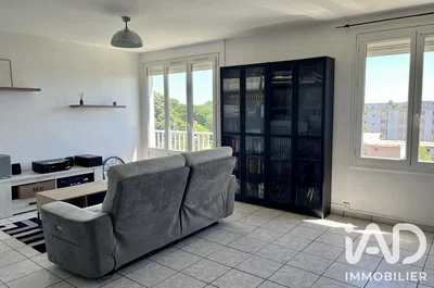 Wohnzimmer; fliesenboden, tageslicht, blick