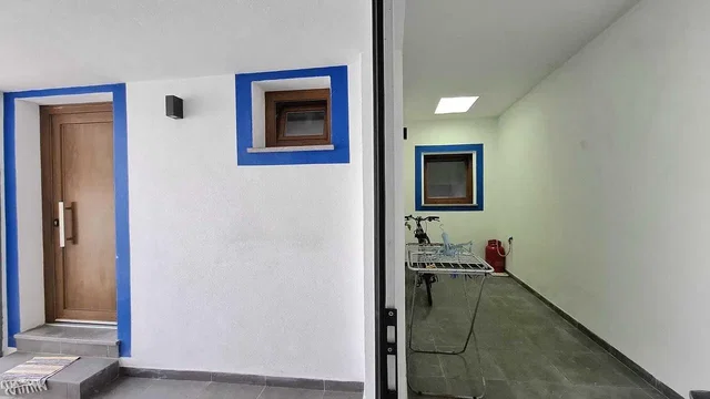 Друго; плочки, естествена светлина